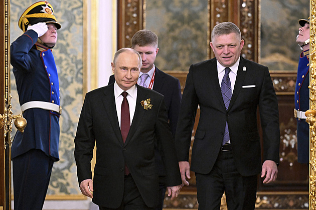 Fico se má v Číně setkat s Putinem. Státníci tam poletí na oslavy konce války