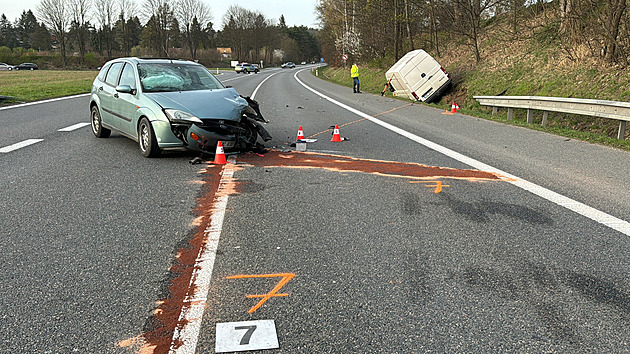 Hromadná nehoda na Plzeňsku. Auta dostala smyk kvůli vyteklému palivu