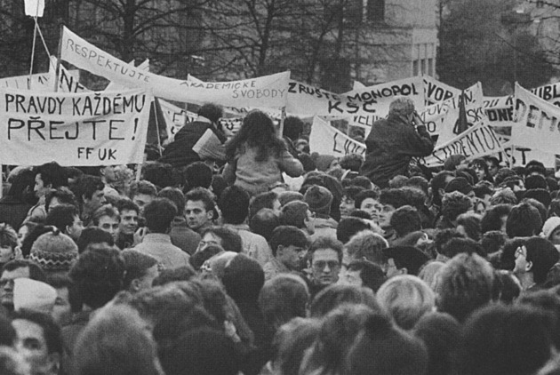 Poroba je horší než smrt, hlásal na Albertově autor Dračího doupěte