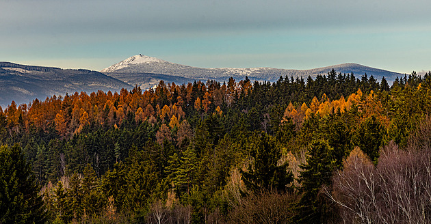 Čeká nás mrazivý víkend. Na horách už leží sníh, skiareály vyhlížejí začátek sezóny