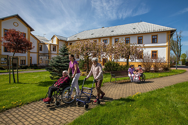 Kněžím už opravený domov v Moravci neslouží, od ledna ho přebere Charita