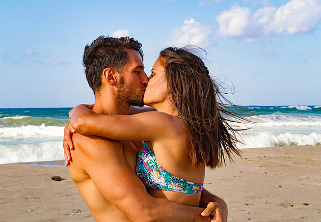 Líbání může být staré až 22 milionů let. Po jeho evolučním přínosu se pátrá