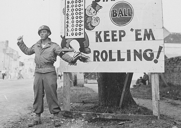 Krev, pot, benzín. Řidiči Červeného expresu vedli v Normandii vlastní válku