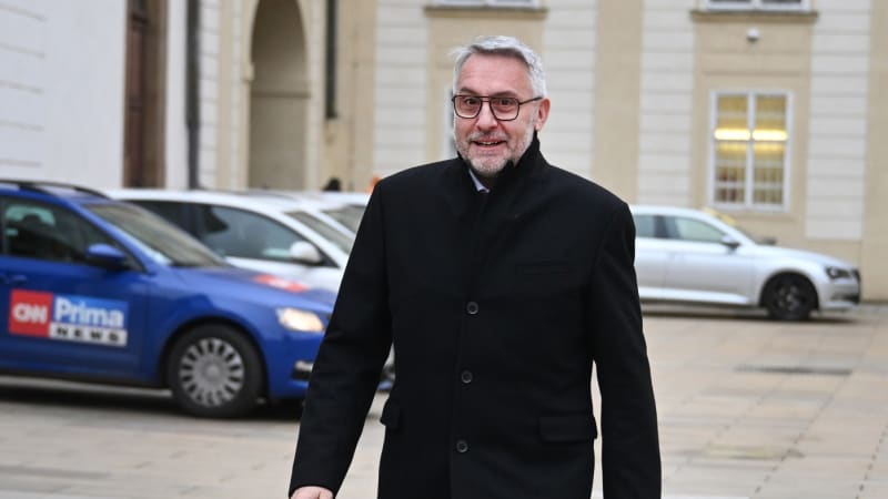 Metnar nechal sundat vlajku Ukrajiny z vnitra. V Kremlu tomu zatleskají, reagoval Rakušan