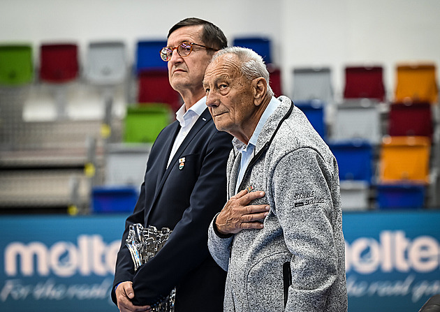 Na holky byl ostrý a stejně ho milovaly. Legendární Vondřička se oddal basketbalu