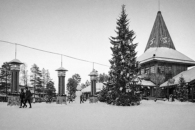 Temná historie Santovy vesničky. Němci ji srovnali se zemí, život jí vdechla až Eleanor