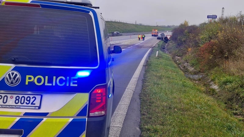 Čelní srážka na Bruntálsku: Zranilo se 8 lidí, mezi nimi i tři děti