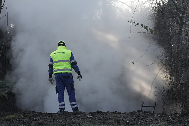 Desítky tisíc lidí v Praze jsou kvůli poruše bez tepla, některé školy ruší výuku