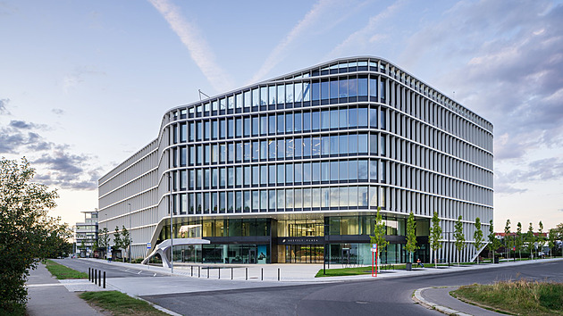 Roztyly Plaza: podívejte se do oceňované budovy se skvostnými terasami