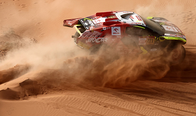 Loprais i Macík se mezi kamiony přiblížili lídrovi, Prokop a Engel si polepšili