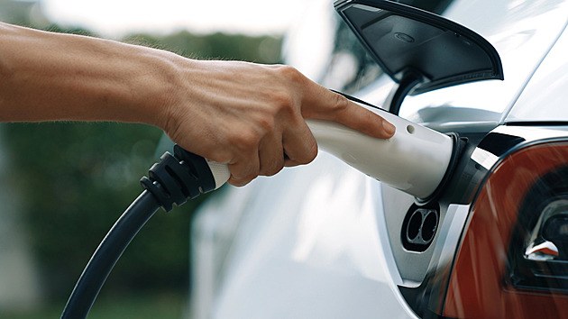 Vloni se na světě prodalo 21 milionů elektroaut, Čína vládne