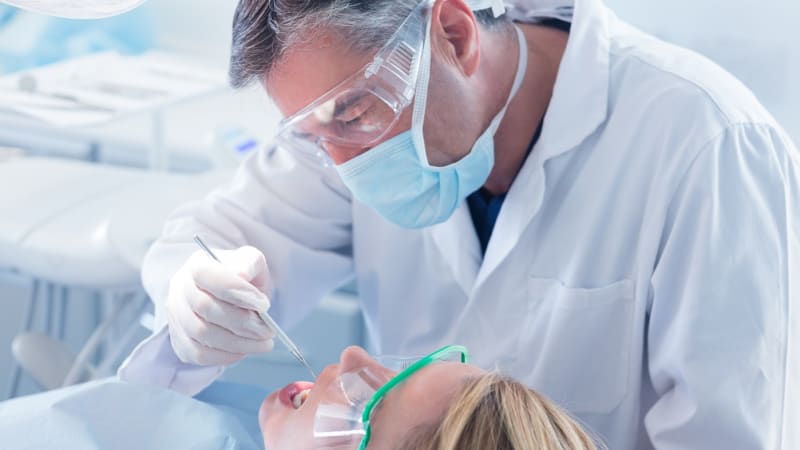 Zákeřná rakovina úst: Jaké jsou varovné signály? Poznáte je i bez prohlídky, říká zubařka