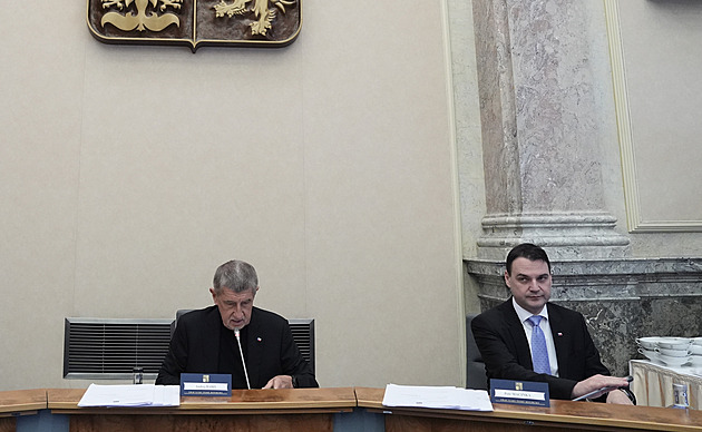 Vláda rozhodne o konci Kalouska v radě VZP, odmítne zálohování PET lahví