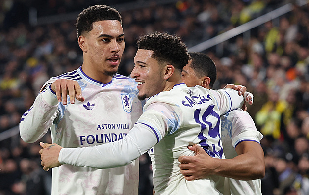 ONLINE: Newcastle čelí Aston Ville, hraje i Chelsea. Večer šlágr Arsenal vs. United