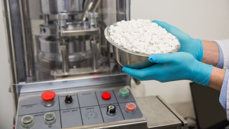 Senior vyhrál v loterii miliony. Se synem za ně pořídili drogovou laboratoř a rozjeli byznys