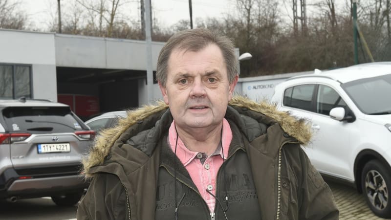 Tajemství Maděričovy smrti: Rodina nezná příčinu ani termín pohřbu. Kamarádi se rozloučili sami