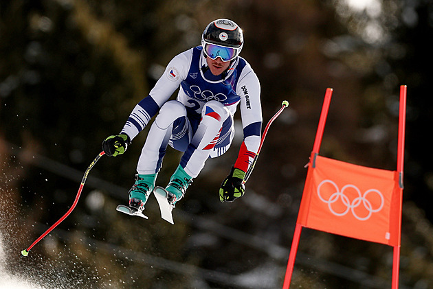 První zlatou medaili ZOH získal ve sjezdu von Allmen. Zabystřan je ve třetí desítce
