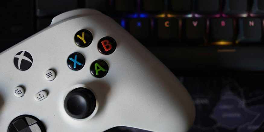 Dechberoucí modifikace: kutil proměnil starý Xbox One S v herní počítač