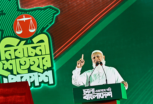 V textilce světa se k moci derou islamisté. Bangladéšské ženy se bojí o práci i práva