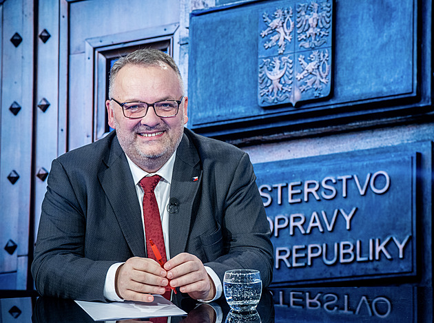 Ministr Bednárik: Zdědil jsem po Kupkovi sekyru 40 miliard. Dálnice ale postavíme