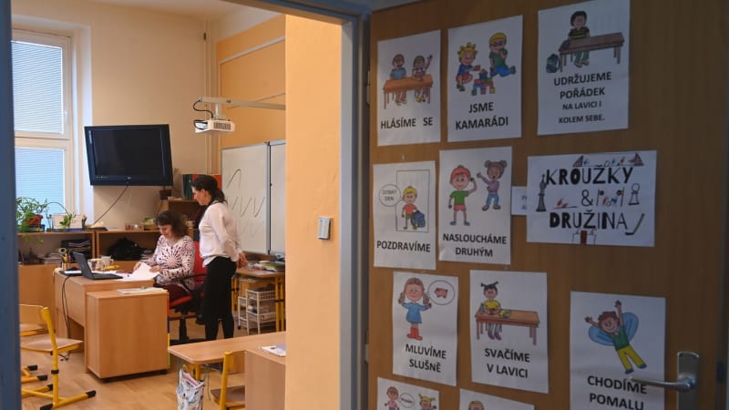 Porvou se obce o žáky? Ve městech bude přetlak, jinde mají děti scházet, varuje audit