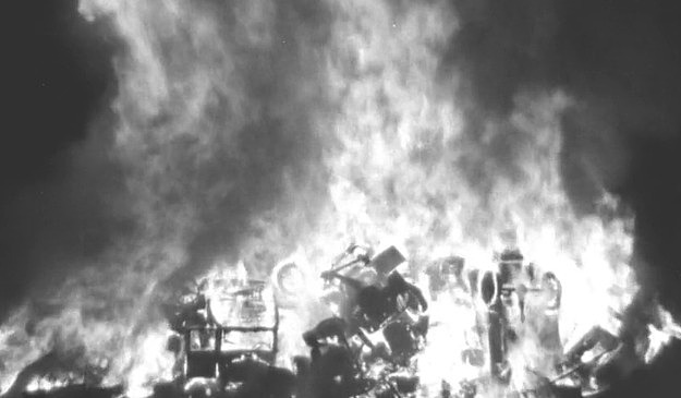 Likvidace automobilů v minulosti: všechno spálit nebo hodit do moře