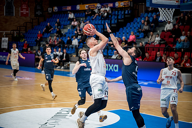 Nymburk po třech porážkách zabral, výhru nad Ostravou řídil Bohačík. Slaví také Brno