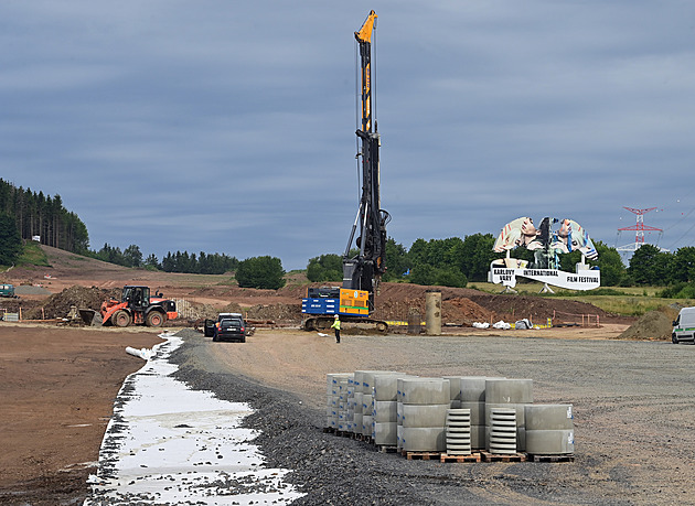 Stavbu D6 brzdí spory o pozemky. Babiš prozradil nový termín dokončení