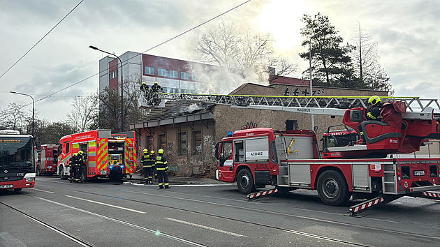 Tragický požár v pražské Michli. Uvnitř budovy našli mrtvou ženu