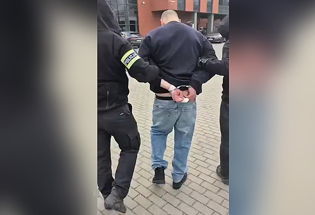 Nebezpečného muže podezřelého z vraždy v Praze dopadli policisté v Polsku