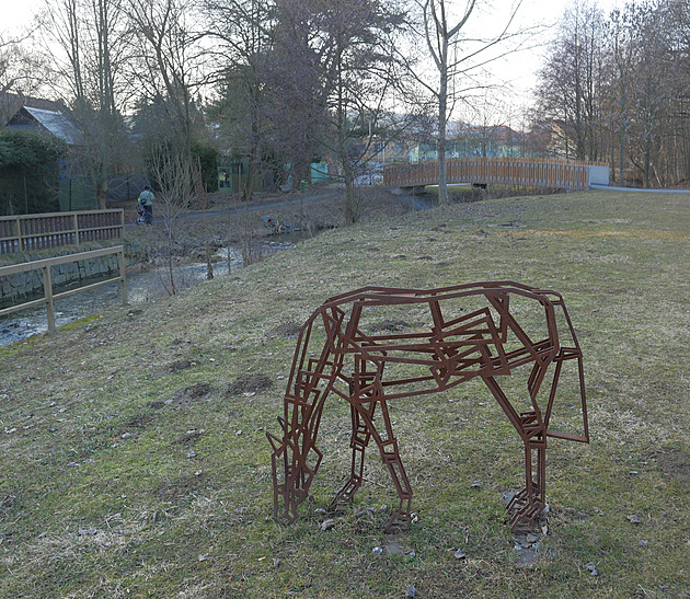Ani Zlatej soused, ani Upjatec. Nové Město vybralo Klid, koupí oblíbenou sochu koně