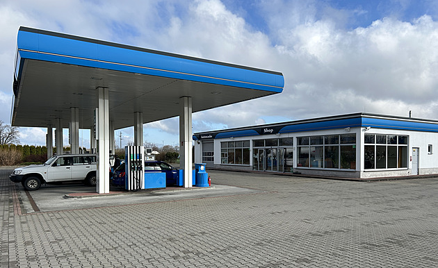 „Prodávat levněji se nevyplatí“. Malá benzinka kvůli cenovým stropům neotevřela