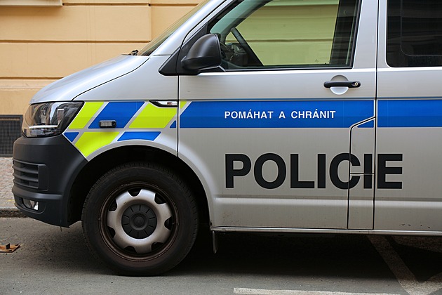 Senior hrozil bombou na ministerstvu, před příjezdem zásahovky se nechtěl vzdát