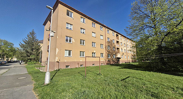 Nemohoucího starce týrali bezdomovci. Chránit ho mělo město, tvrdí sousedé