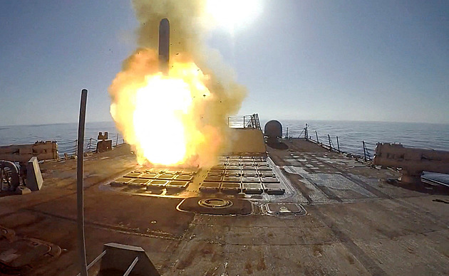 Trump si vyslechne generála. Dva dny poté, co se viděli v únoru, nařídil údery na Írán