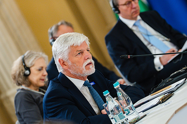 Na summit NATO pojedu, trvá na svém Pavel. Jinak se obrátí na Ústavní soud