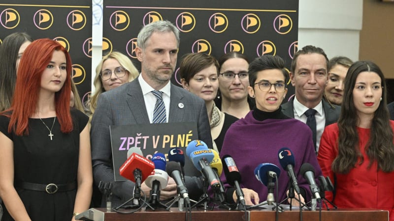 „Taky vám neříkám komunisti.“ Piráti slovy o klerofašismu rozčílili koalici i opozici