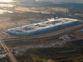 Microsoft ukázal AI Superfactory. Největší otázka už není výkon, ale zdroje