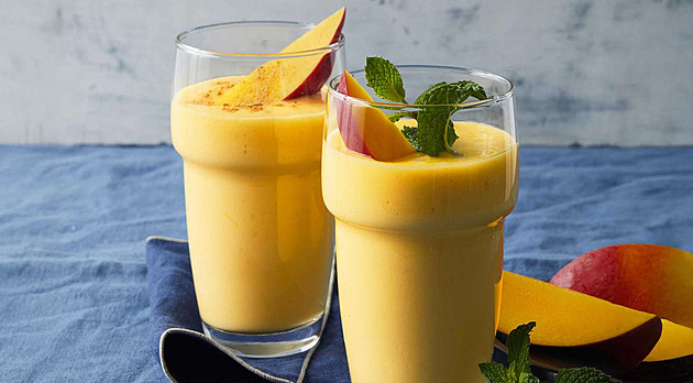 Tři letní recepty z mixéru. Osvěžte se mangovým lassi nebo citrusovým krémem