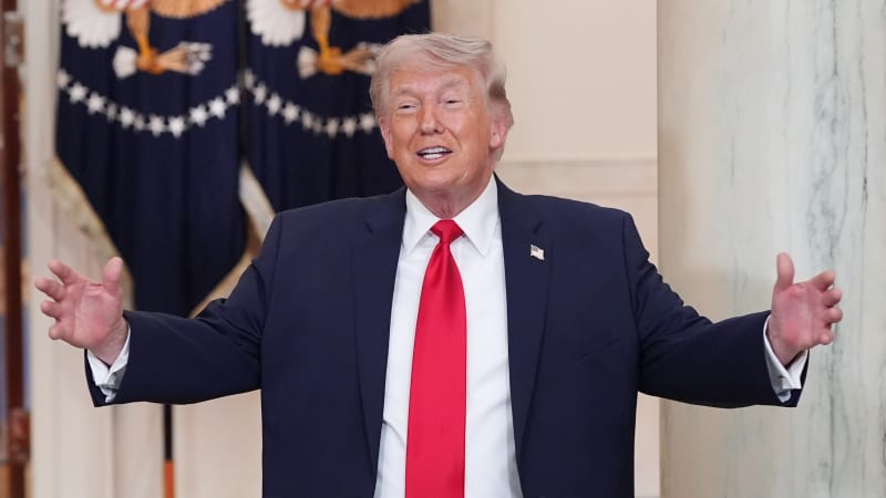 Trump mluvil s Putinem i Zelenským: Oba jsou otevření míru, hlásí