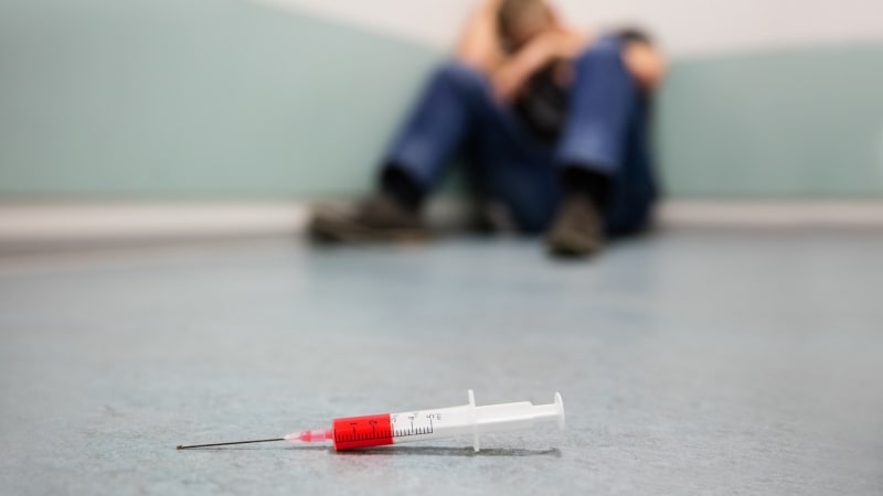 Svět apeluje na Babiše a spol.: Nerušte váš protidrogový model. Je úspěšný a slouží jako vzor
