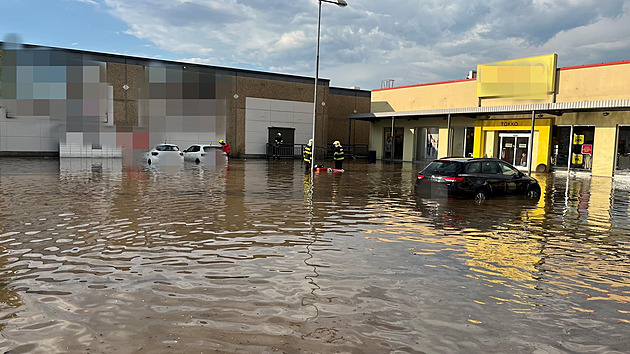 Hasiči vyjeli kvůli bouřkám k 1300 zásahům, nejvíce ve středních Čechách