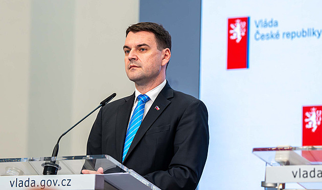 Chceme pracovat, prezident do toho vnáší emoce a prudké pohyby, kritizuje Macinka