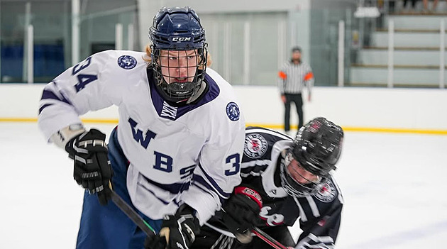 Nejvyšší hokejista světa míří na draft NHL. Naváže moldavský dlouhán na Cháru?