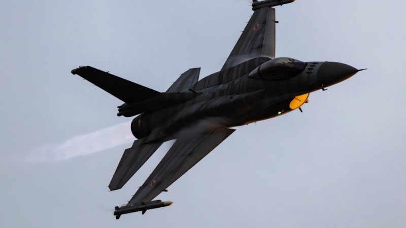 Těžká ztráta pro Ukrajinu: Na zem se zřítil letoun F-16, na palubě nastala „mimořádná situace“