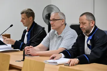 Vrchní soud zrušil rozsudek v kauze vynášení informací lihové mafii