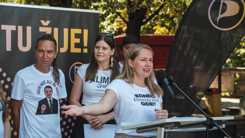 Vzali nám Vltavu, burcují Piráti a chtějí stavět plovárny. Objevili náš program, směje se ANO