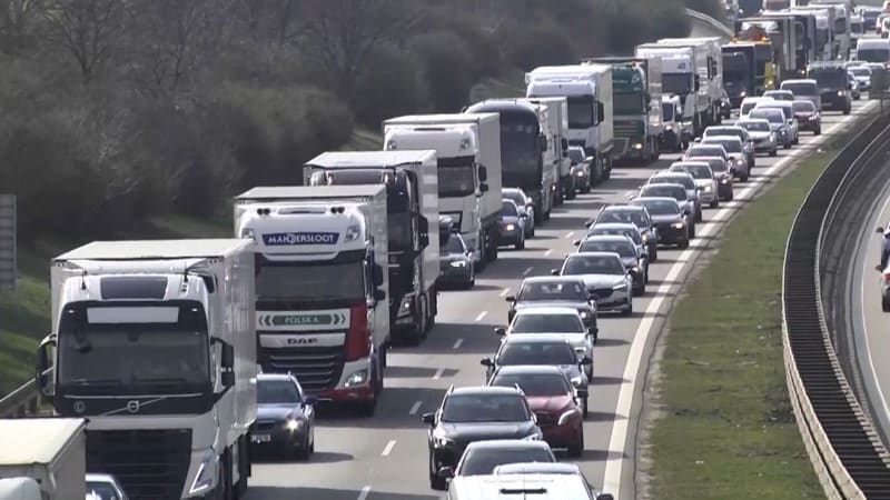 Nejrychlejší pruh v zácpě či dny a časy největších kolon. Experti odhalili překvapivá data