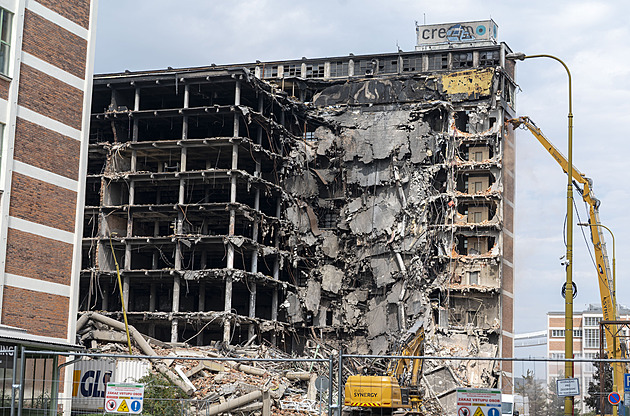 Zlínské torzo padne do dvou týdnů, demolice jde podle plánu