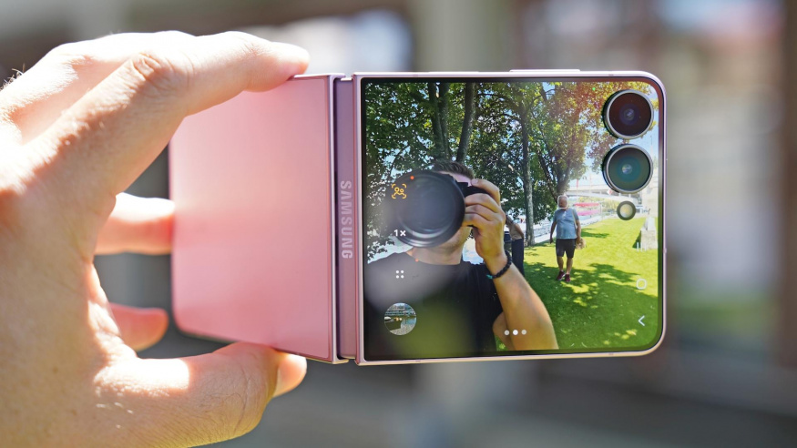 Recenze Samsung Galaxy Z Flip 8: dieta mu prospěla, ale v některých oblastech by to chtělo přidat
